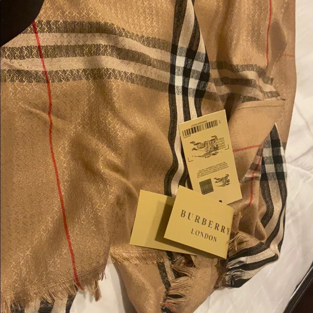 Burberry scarve